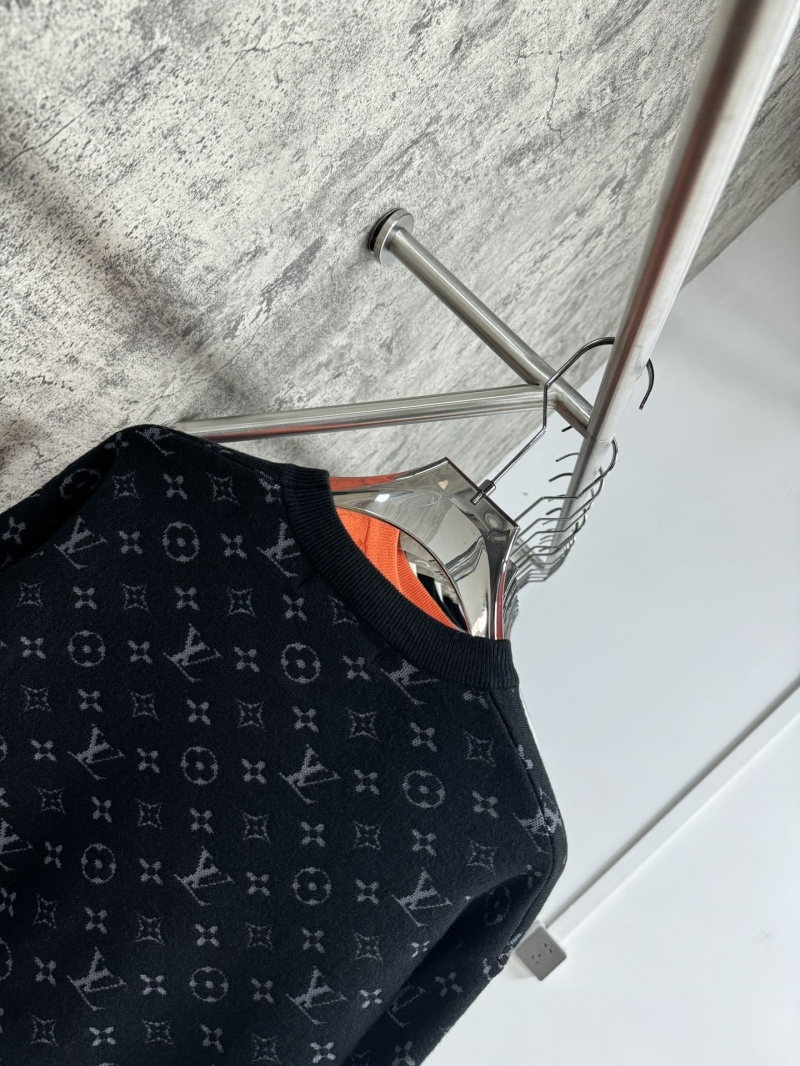 l0vis Vvtt0n sweater